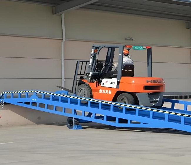 金湖移动式卸货平台（叉车用）
